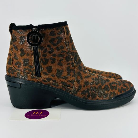 Bzees Women's Tease Leopard Print Side Zip Comfort Ankle Booties Size 10 - Picture 1 of 11